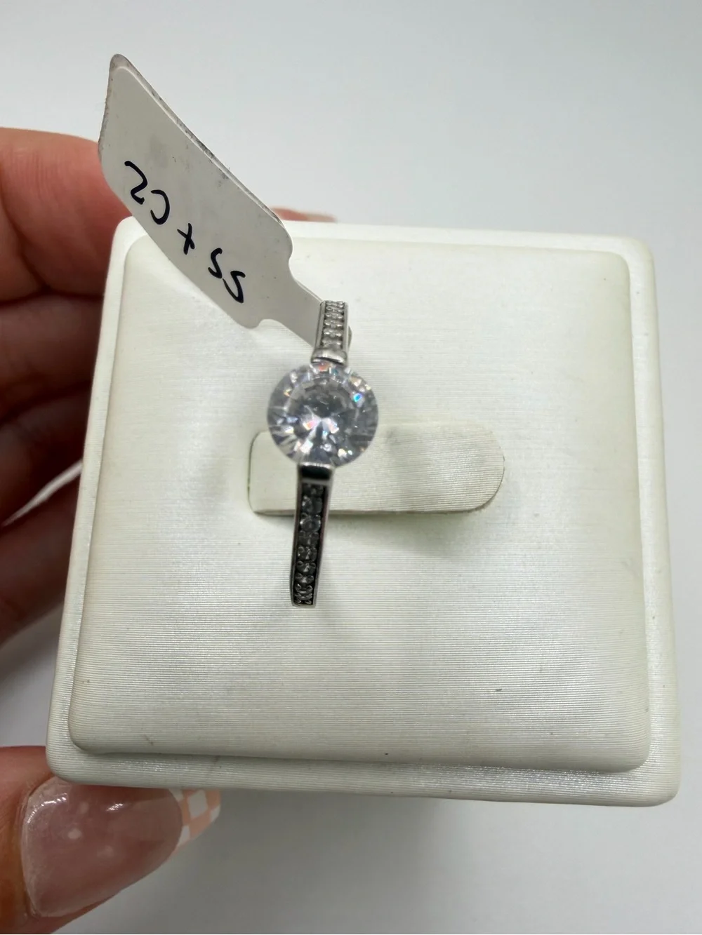 Classic 6mm round cut cubic zirconia ring w/ accent cz stones in stamped 925!
